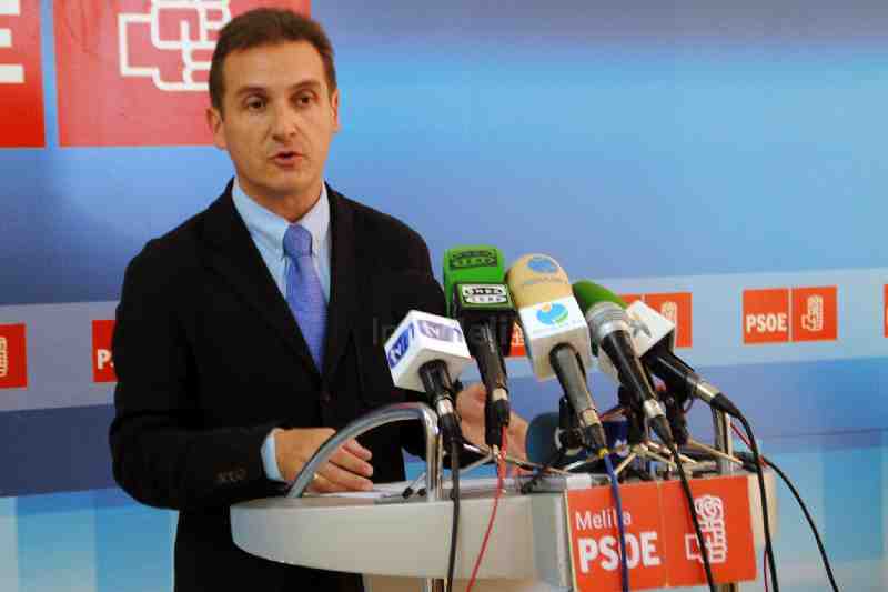 El PSOE critica que no se hayan negociado las condiciones del contrato marítimo