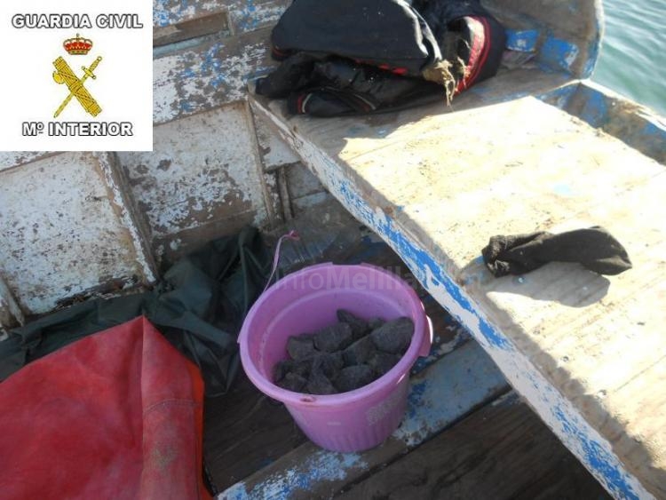 Dieciséis inmigrantes, incluida una menor, llegan a Melilla a bordo de una patera