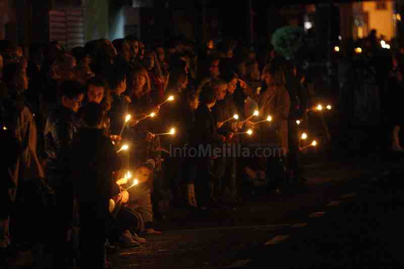 Viernes Santo de oscuridad y tristeza por la muerte de Cristo