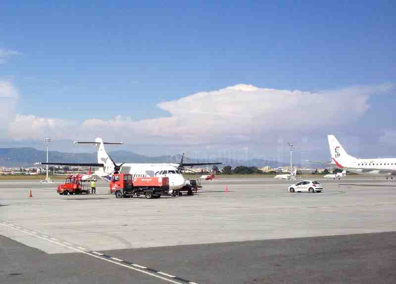 El avión en la plataforma del aeropuerto de Málaga