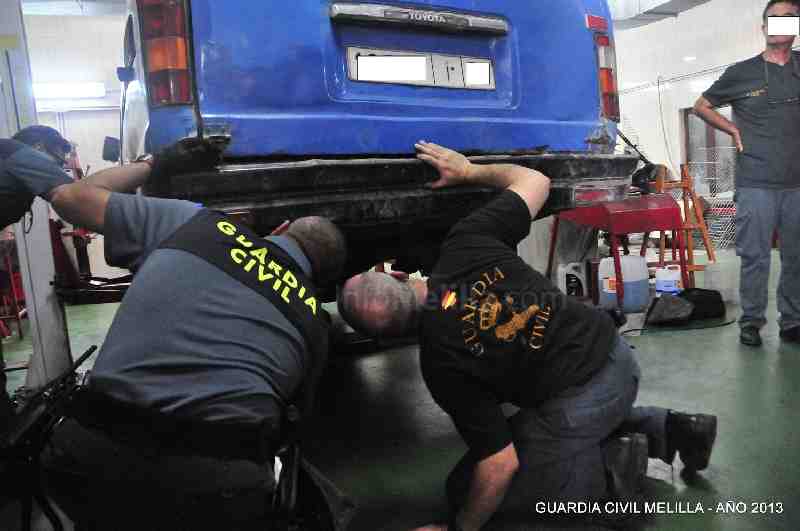Localizados tres inmigrantes en el doble fondo de una furgoneta