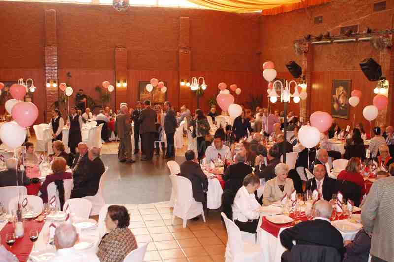 Los mayores de Melilla celebran un año más el Día de los Enamorados con un homenaje a las parejas más antiguas