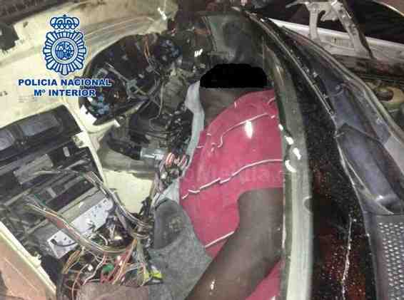 La Policía Nacional rescata a dos inmigrantes ocultos en un vehículo