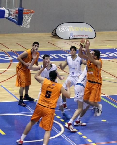 Una victoria muy complicada ante Badajoz permite soñar al Enrique Soler (65-66)