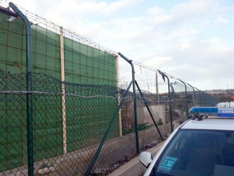 Unos 50 inmigrantes acceden a Melilla tras un nuevo asalto a la valla protagonizado por alrededor de 150