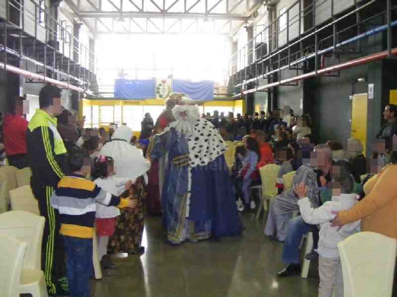 Los Reyes Magos llevan la ilusión a los hijos de los internos de la prisión melillense