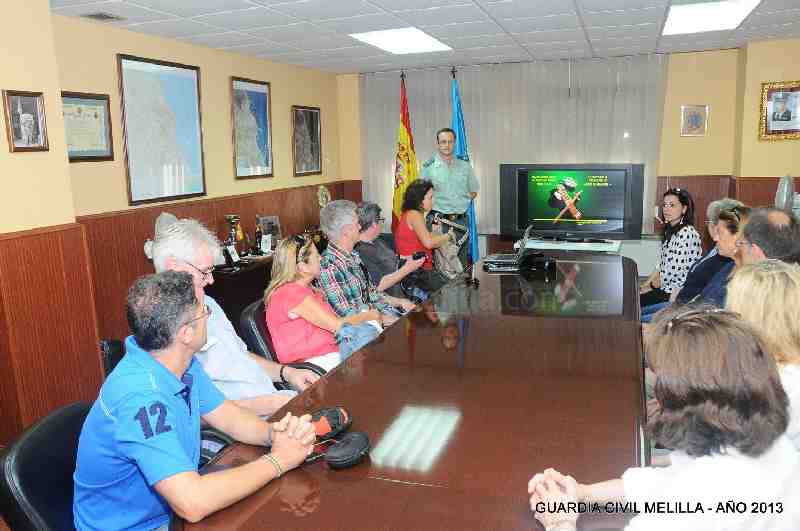 Profesores del proyecto europeo COMENIUS conocen la realidad fronteriza de Melilla de manos de la Guardia Civil