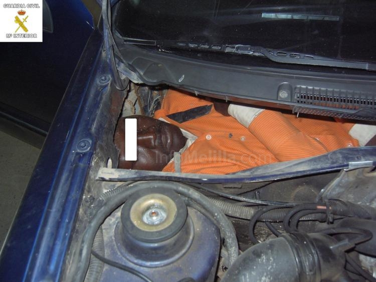 Localizado un joven subsahariano en el doble fondo de un vehículo procedente de Marruecos