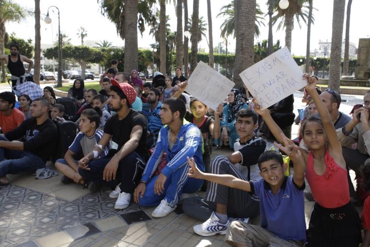 Un grupo de sirios se concentra en Melilla para pedir su traslado a península