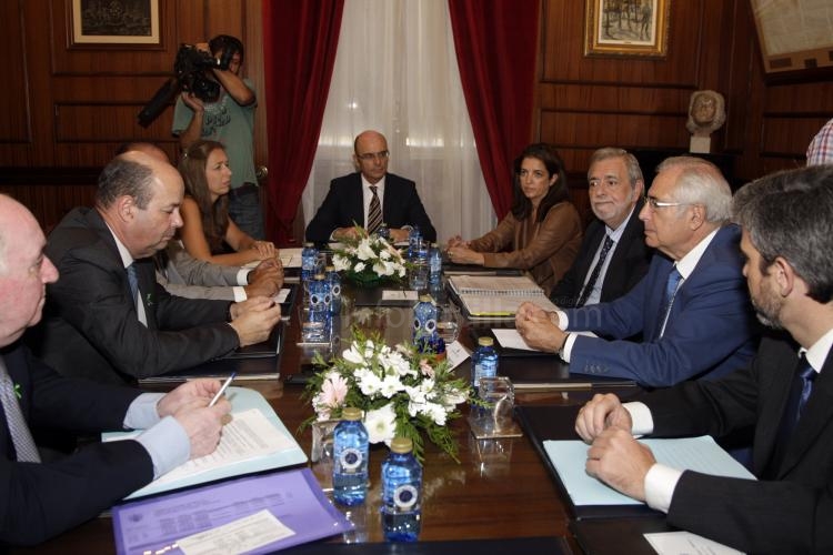 El secretario de Estado ha mantenido un encuentro con miembros del Gobierno local