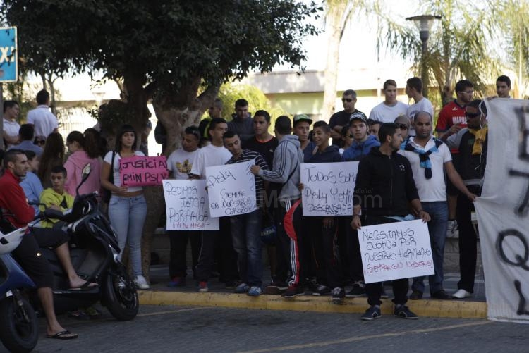 Cierran la frontera como protesta por el asesinato de dos jóvenes en Marruecos