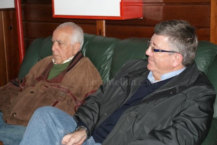 Melilla Baloncesto: Un grupo de socios muestra su apoyo al club