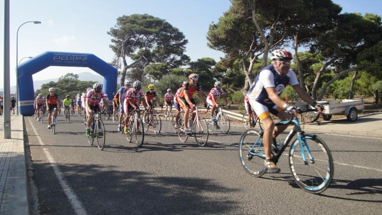Ciclismo: Disputa del Memorial "Alfonso Muñoz Marí y José Manuel Sánchez Gámez"