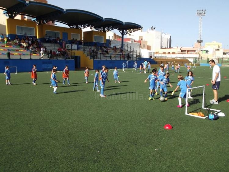 La Escuela de Fútbol cierra la temporada 2012-2013