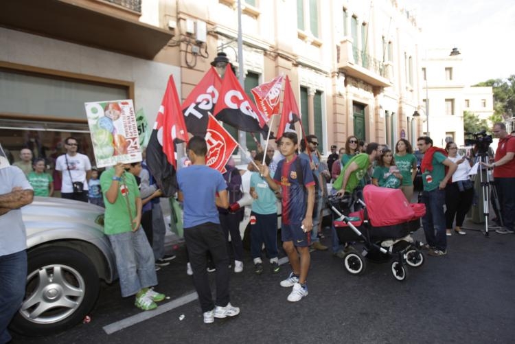 El Ministerio cifra en un 9,7% el seguimiento de la huelga de la enseñanza, mientras que los sindicatos aseguran que ha alcanzado el 50%