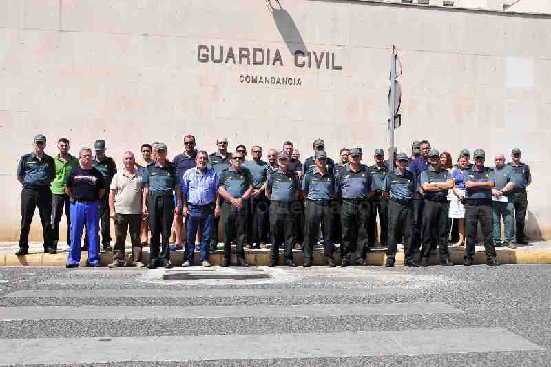 Minuto de silencio en la Comandancia de la Guardia Civil