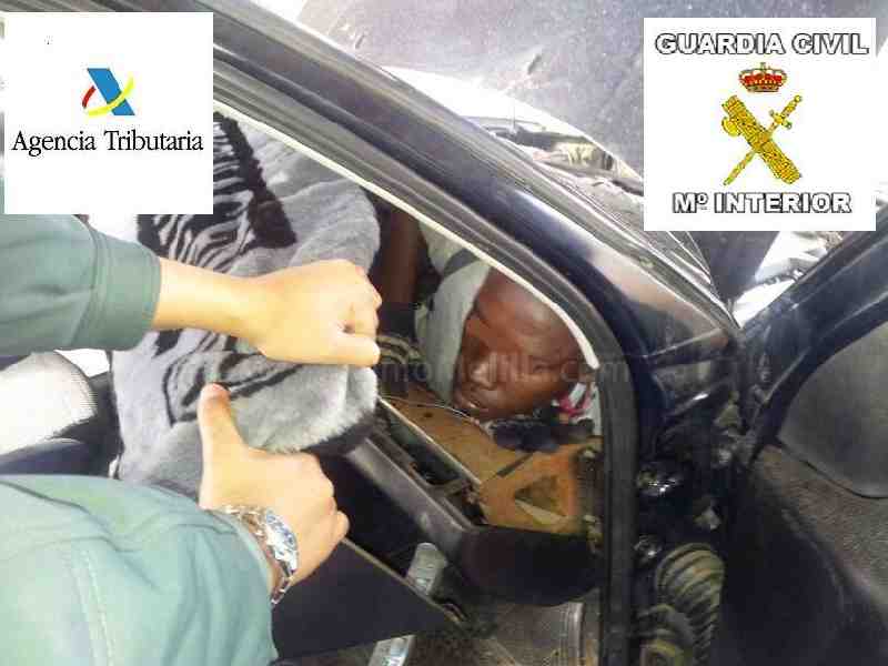 Localizados dos inmigrantes en dobles fondos practicados en un mismo vehículo procedente de Marruecos