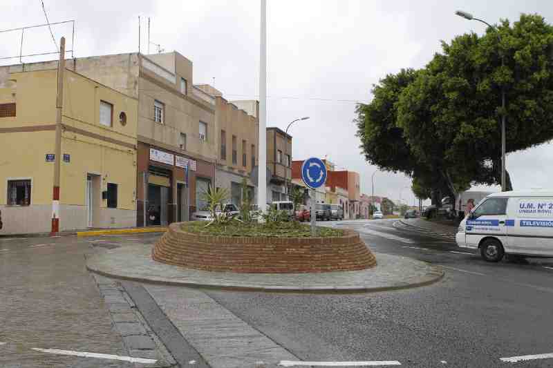 Una rotonda reordena el tráfico en un punto negro de accidentes por velocidad