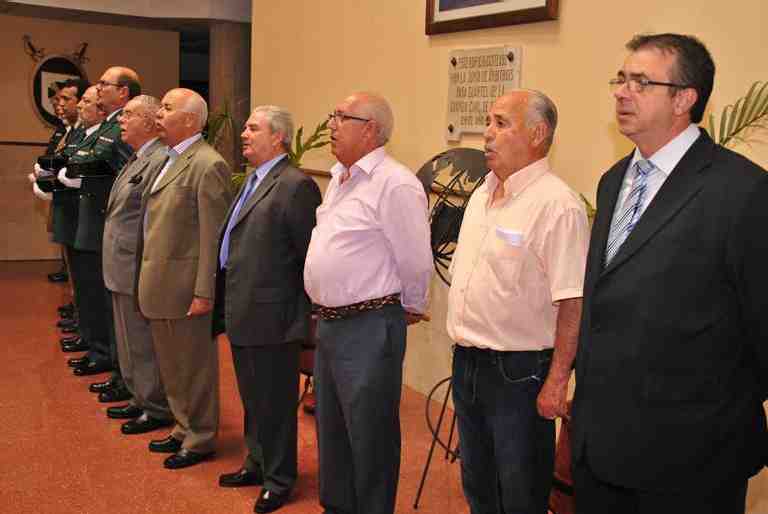 Homenaje a los veteranos de la Guardia Civil en Melilla por su aniversario