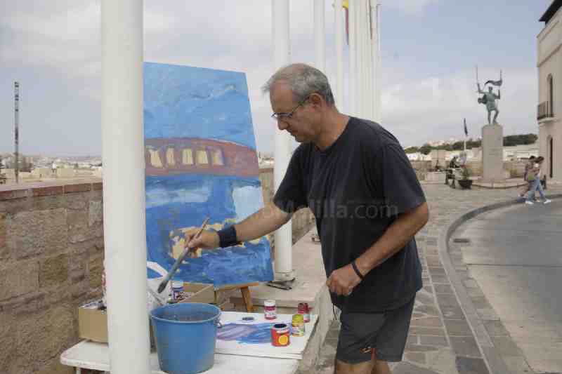 Más de 40 artistas pintan a contrarreloj en el certamen de pintura de Melilla