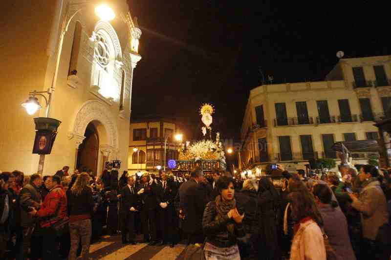 Viernes Santo de oscuridad y tristeza por la muerte de Cristo
