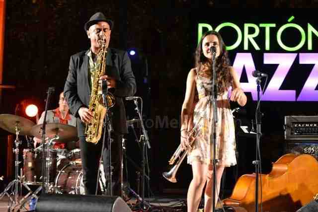 Andrea Motis y Joan Chamorro, protagonistas esta noche de uno de los últimos conciertos de 'Música a la Luna'
