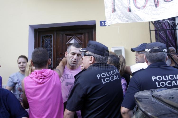 Paralizado el derribo de la vivienda de Vista Hermosa 12 ante la fuerte presión ciudadana