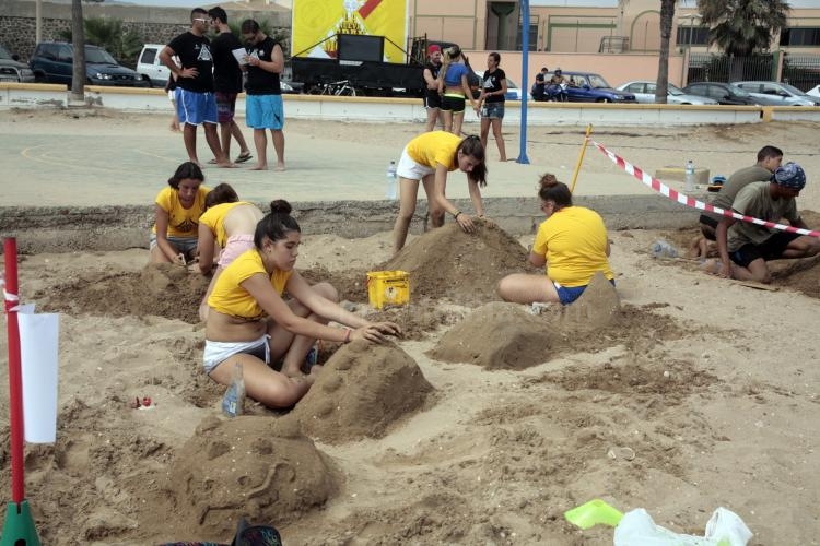 'La Gran Movida' lleva el arte a la playa con la tradicional prueba de figuras de arena