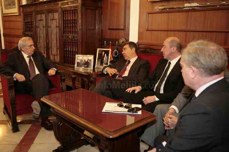 Los responsables de AIr Nostrum reunidos con el presidente de Melilla