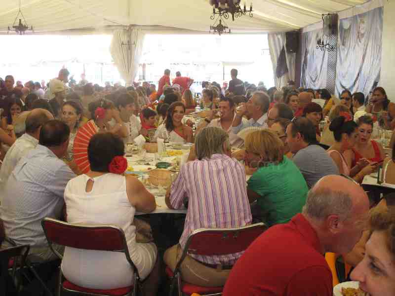 La Feria de Melilla encara su recta final con un recinto repleto de gente