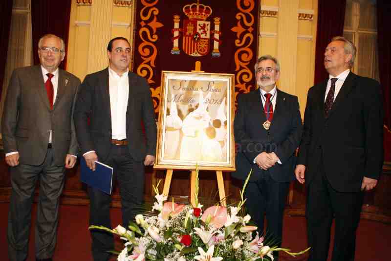 La figura del nazareno, protagonista principal del cartel anunciador de la Semana Santa de Melilla 2013