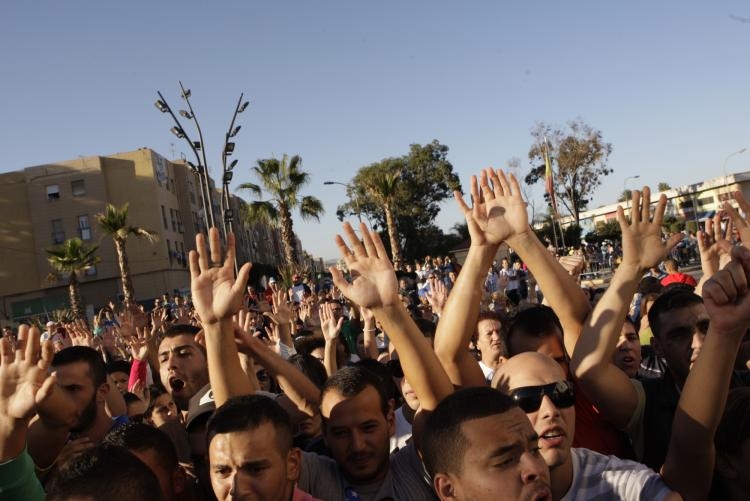 Cierran la frontera como protesta por el asesinato de dos jóvenes en Marruecos