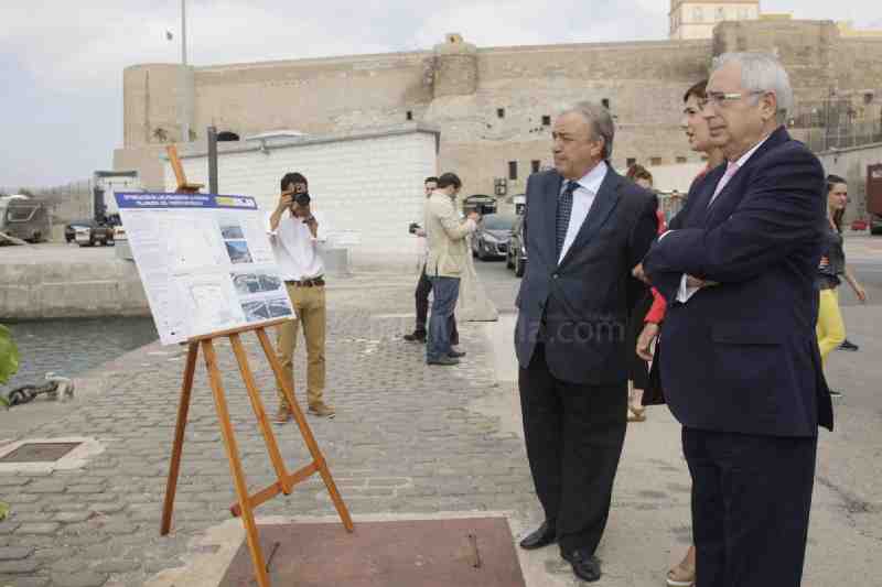 El puerto de Melilla invierte casi 2,5 millones en nueva pasarela de embarque