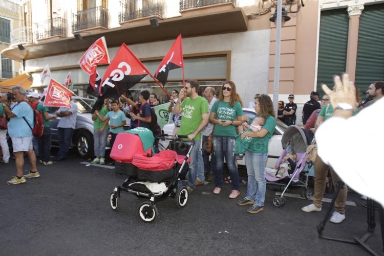 El Ministerio cifra en un 9,7% el seguimiento de la huelga de la enseñanza, mientras que los sindicatos aseguran que ha alcanzado el 50%