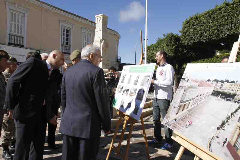 Melilla recuerda a los héroes de Taxdirt sacando a la calle su monumento