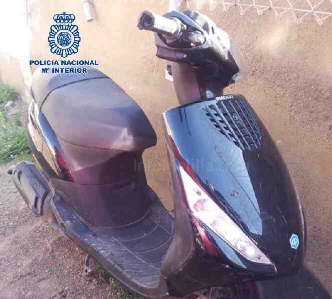 Detenido un joven en Melilla por sustraer una moto y ocultarla en su coche