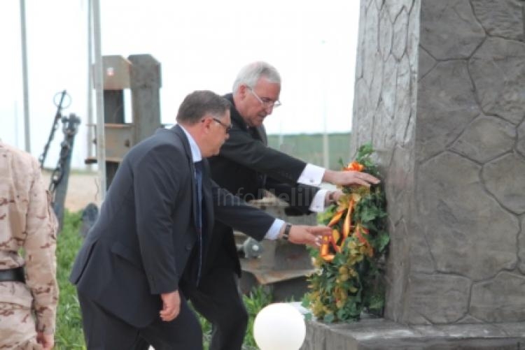 El Regimiento de Ingenieros nº 8 homenajea a los Veteranos de Ingenieros de Melilla con una parada militar