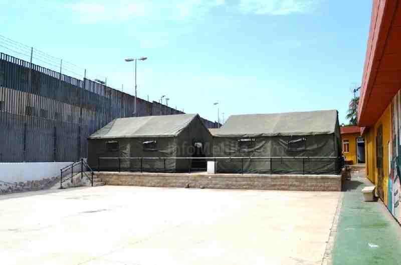El Ejército cede tiendas de campañas y literas para inmigrantes en Melilla