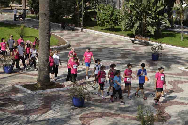 Más de mil personas se vuelcan en la primera carrera popular contra el cáncer