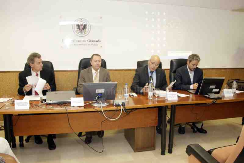 Los periodistas José Oneto y Mar Arteaga participan en los cursos de verano
