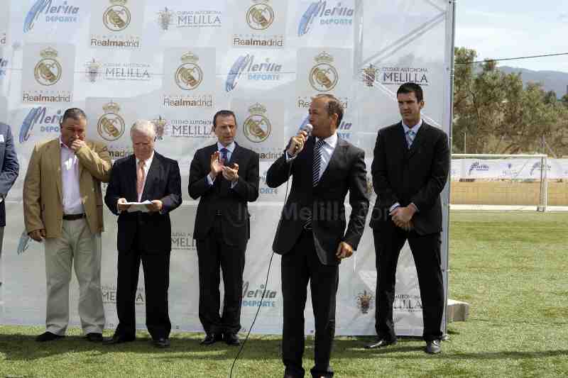 Butragueño clausura en Melilla curso de una escuela deportiva de integración