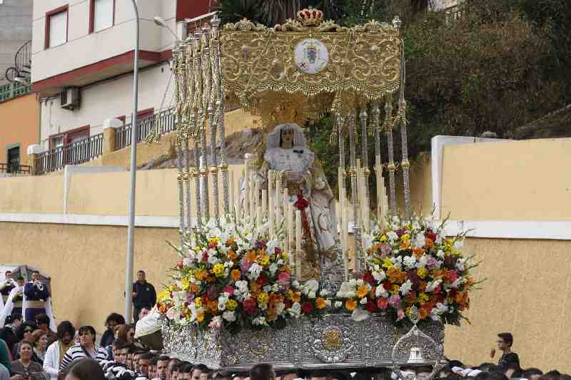 Melilla cierra Semana Santa con el tradicional "Encuentro" entre Madre e Hijo