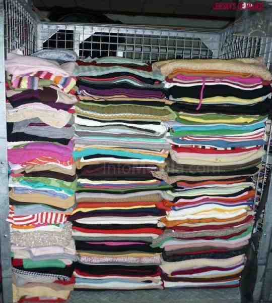 Ropa decomisada y entregada a centros benéficos