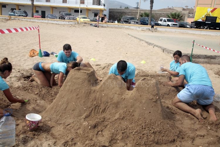 'La Gran Movida' lleva el arte a la playa con la tradicional prueba de figuras de arena
