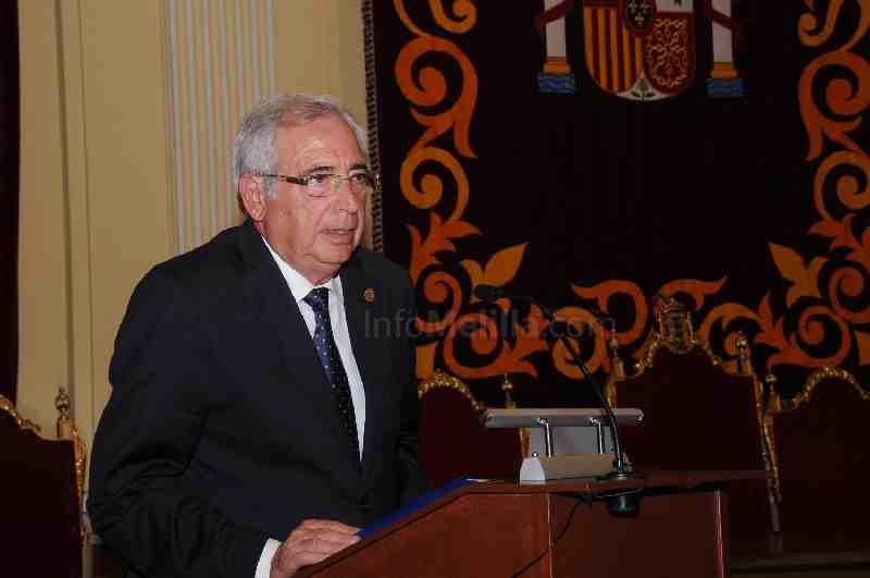 Melilla reconoce la valía de Martín Villalón, melillense que lleva el nombre de la ciudad por bandera