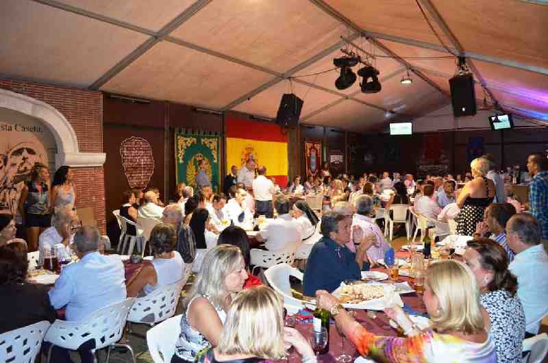 La COMGEMEL recauda dinero para la Divina Infantita en una cena benéfica en la Caseta Militar