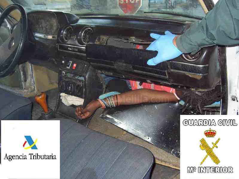 Interceptados tres inmigrantes en dobles fondos de vehículos, dos de ellos mujeres menores de edad