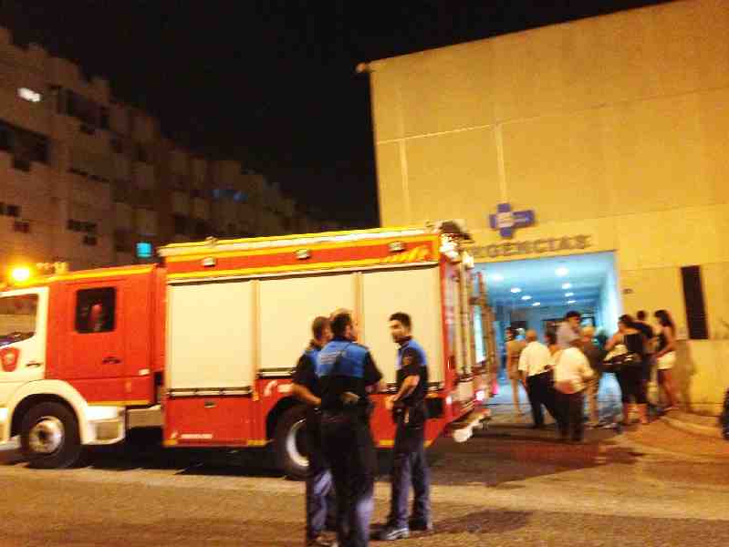 Un incendio en el Hospital Comarcal provoca el traslado de pacientes de UCI y Pediatría