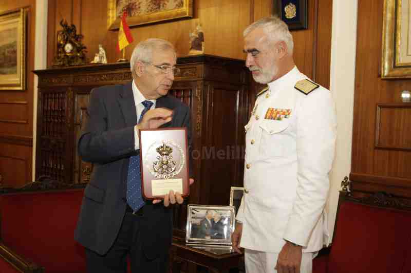 El almirante el buque 'Relámpago' califica de honor que sea Melilla la encargada de hacerle entrega de la bandera de combate