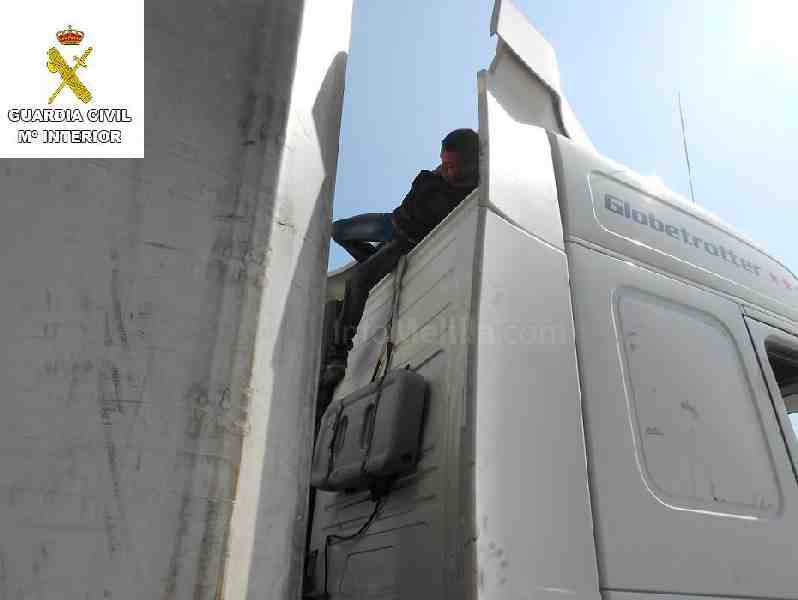 Interceptados más de 1.800 aspirantes a polizones en 2013 en Melilla